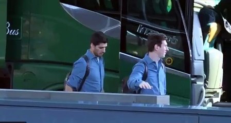 Luis Suarez y Lionel Messi gesticulan por Insulto de un fan en Madrid