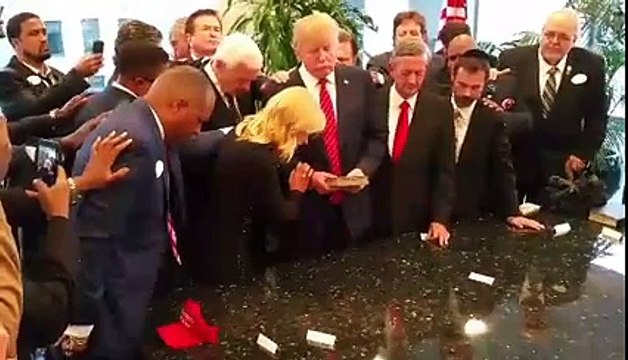 Donald Trump, la scène religieuse qui fait peur !