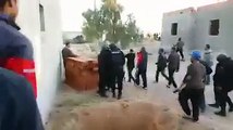 عاجل- فيديو المواجهات مع عناصر مجموعة ارهابية تسللت من ليبيا الى بن قردان