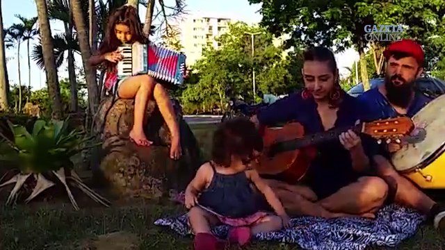 Banda de forró Eu tu ela com elas faz sucesso nas redes sociais (2)