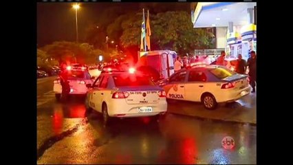 Usuário do Uber é agredido por taxistas no Rio de Janeiro