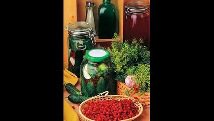 Огурцы соленые с красной смородиной