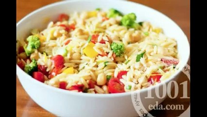 Салат с консервированными кальмарами и рисом