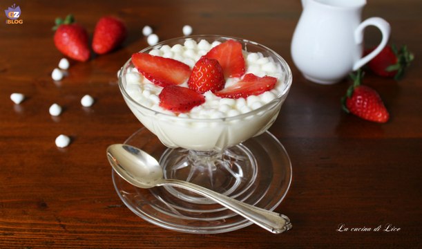 Crema al cioccolato bianco con meringhette e fragole