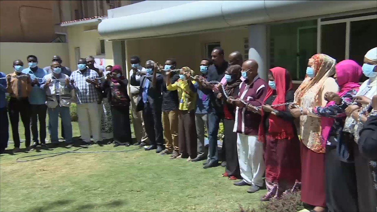 صحفيو "التيار" السودانية يواصلون إضرابهم عن الطعام