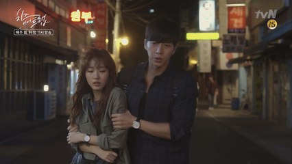 취한 설(김고은)을 나쁜 남자선배로부터 구하러 나타난 흑기사 유정(박해진)!