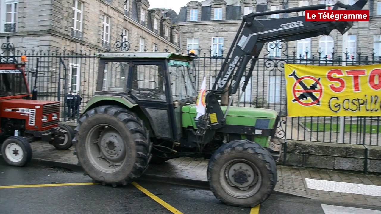 Vannes. Les opposants à l'aéroport devant la préfecture