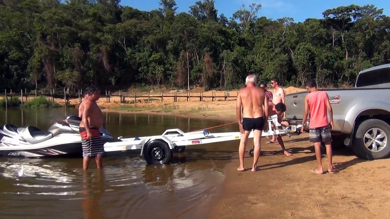 Hilux resgatando Jet_Ski na lagoa Tiririca