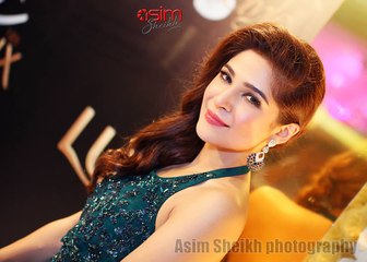 Ayesha Omer and Comedian Making Fun of Meera in Lux Style Awards