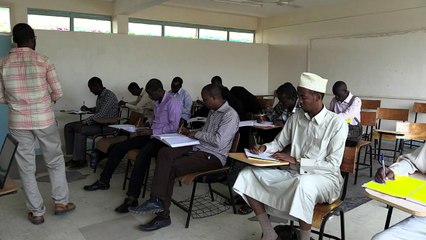 Students trickle back to Kenya university 9 mths after massacre