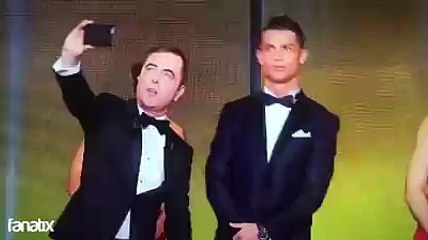 لقطة طريفة من رونالدو أثناء حفل الكرة الذهبية - Ronaldo Gag - messi ballon d'or