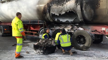 Un poids lourd en feu sur la RN164