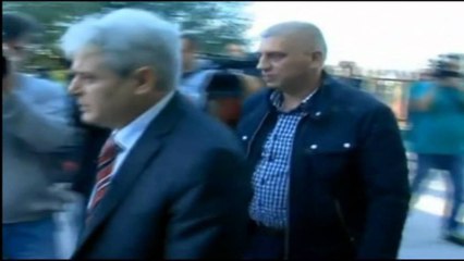 TROJKA E EURODEPUTETEVE NE SHKUP TAKOHET ME DREJTUESIT KRYESORE TE POLITIKES LAJM