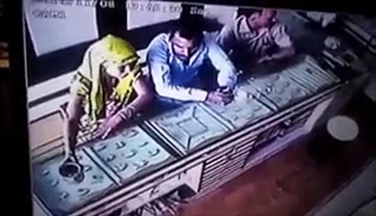 stealing at jewelry shop