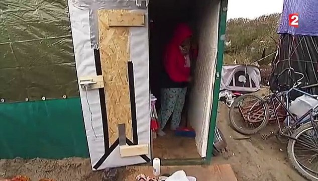 Calais : des containers aménagés pour accueillir les familles de migrants