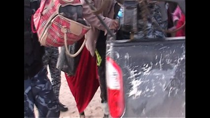 عائلات عراقية تخاطر بحياتها للهرب من مناطق الجهاديين