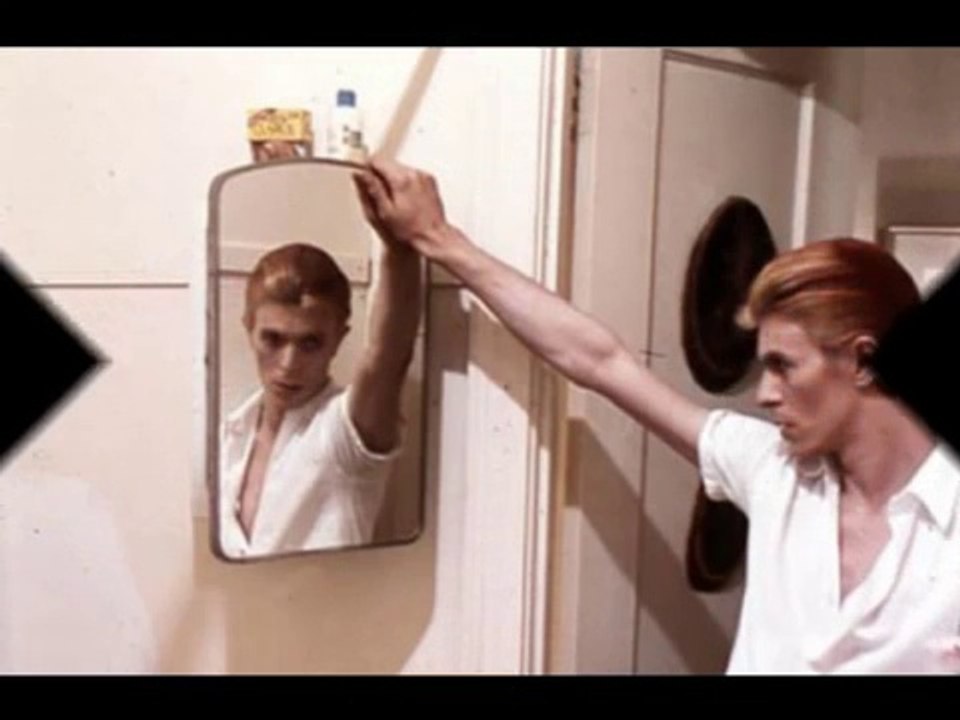 C'est la chanson qui passe en boucle dans ma tête depuis ce matin. 'Jimmy plates guitar...au revoir David