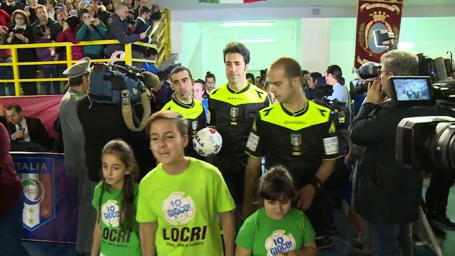 لاعبات كرة قدم في جنوب ايطاليا يتحدين التهديدات بخوض المباريات