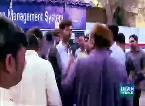 پارکنگ تنازع پر ٹریفک پولیس اہلکاروں کا شہری پر تشدد