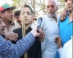 Watch This Man Abusing Zardari And Nawaz Sharif-PG 18