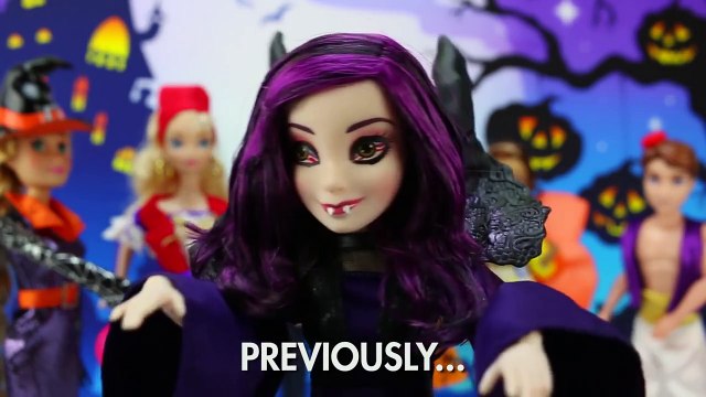 Mal and Evie Vampires Arrested by Vampire Hunters after Descendants Audrey Tells. DisneyToysFan