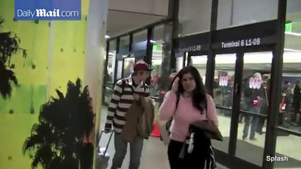 Lena Dunham's tote does the talking when drilled on Hillary