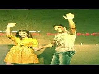 Akshay Kumar Promotes AIRLIFT @ NMIMS College Fest