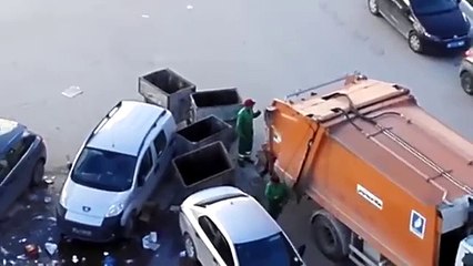 شاهد ماذا فعل عون بلدية بسيارات المواطنين في تونس