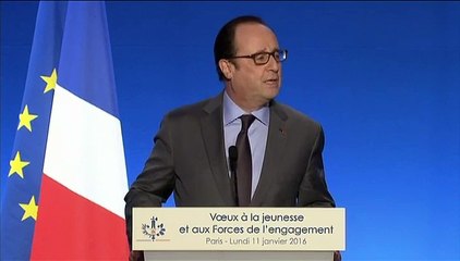 "Chacun à un moment dans sa vie peut être un héros" : François Hollande cite Bowie dans un discours à la jeunesse