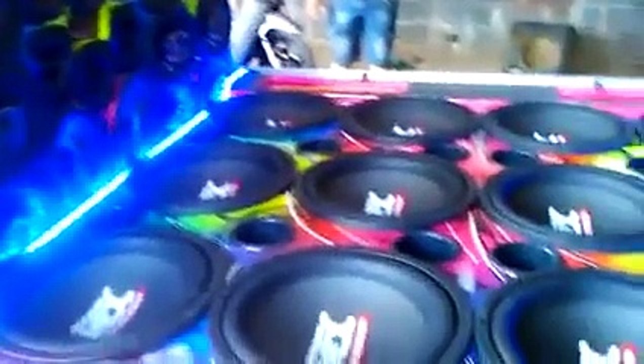 Saveiro 12 Subwoofer MTX Áudio Tocando Tribo da Periferia