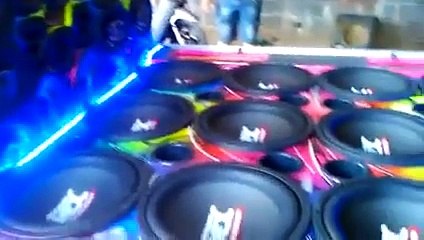 Saveiro 12 Subwoofer MTX Áudio Tocando Tribo da Periferia