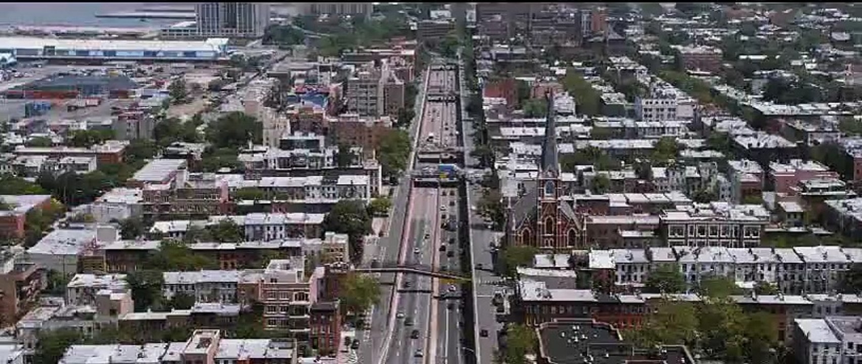 Extrêmement fort et incroyablement près