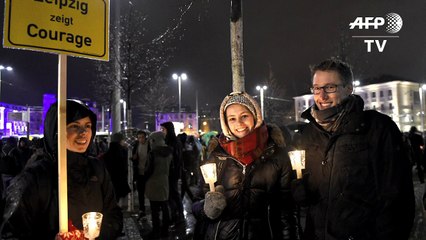 Lichterkette gegen Legida und Randale in Leipzig