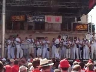 BANDA LEO CONDOM 07 PODIUM ANIMATION