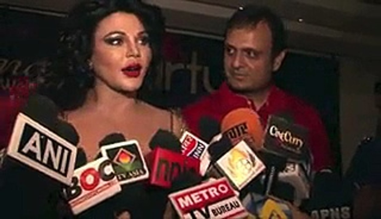 Shocking! Rakhi Sawant Insults Sunny Leone --Latest Bollywood News