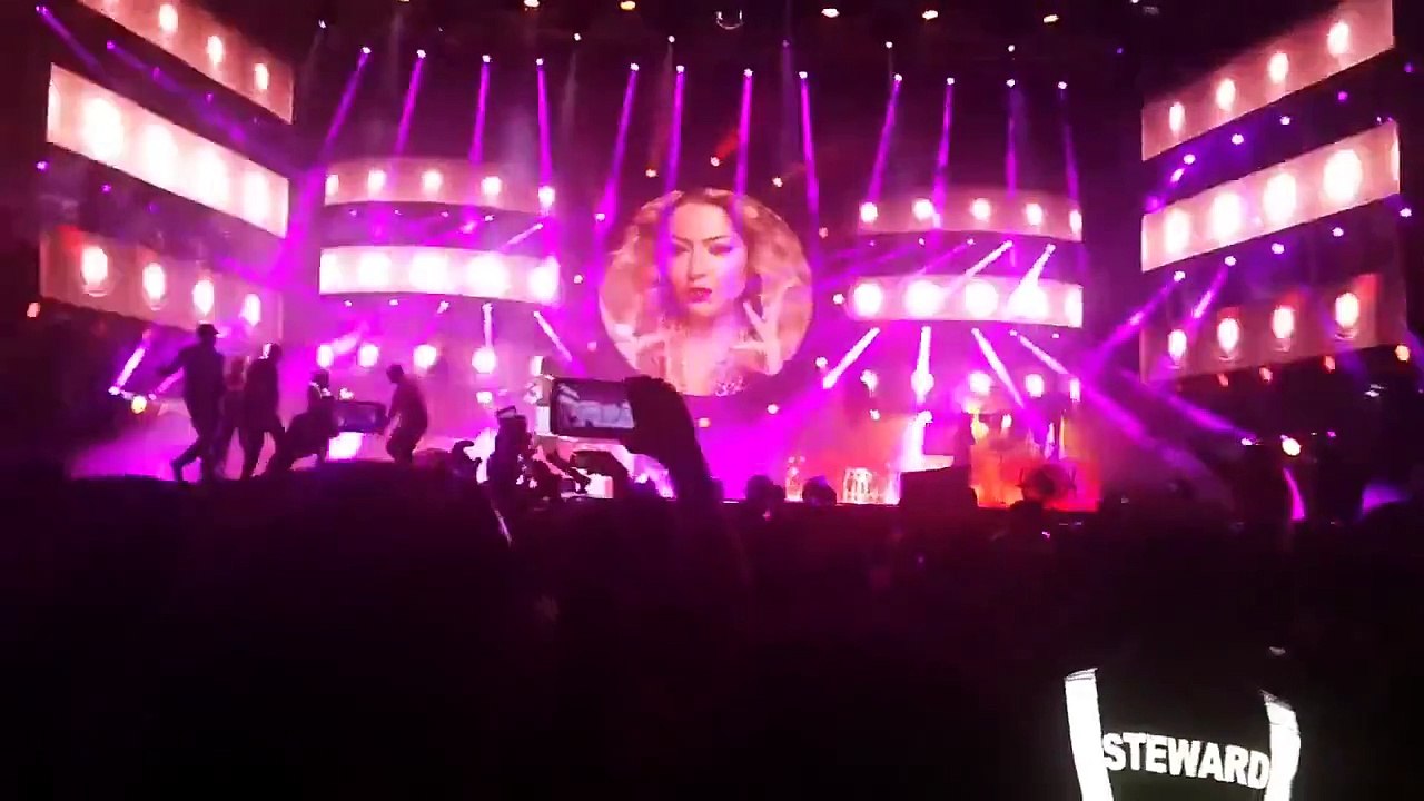Hadise dans show