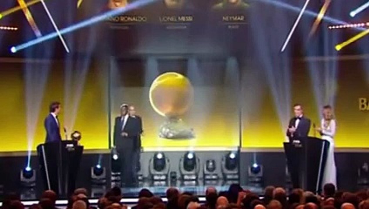 Lionel Messi Wins Ballon D'Or 2015 - Gana el Balon de Oro - 11.01.2016