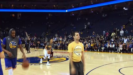 Stephen Curry enchaîne tranquillement les shoots à 11m