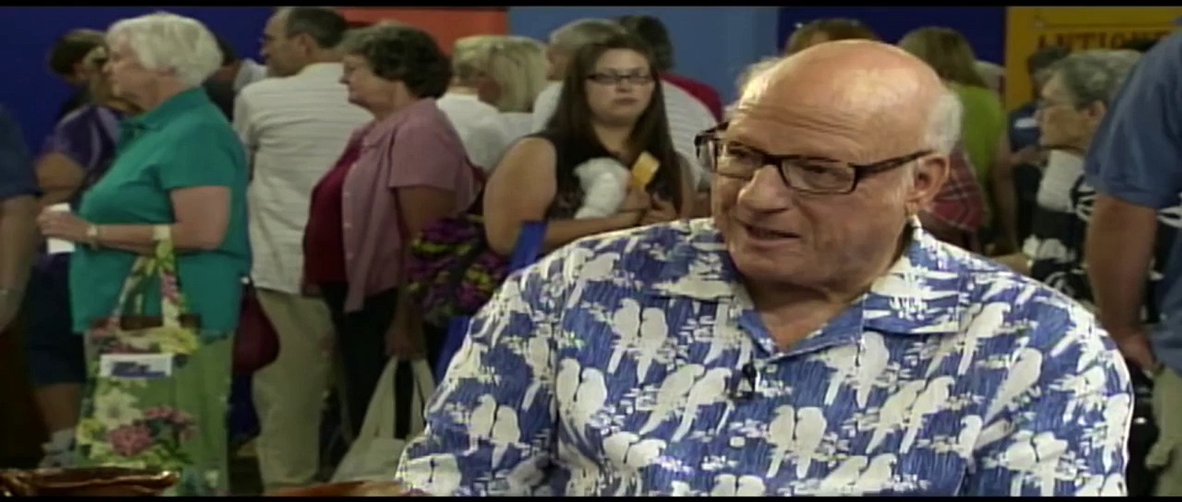 Il apprend qu'il va etre millionnaire en vendant quelques antiquités.. Record d'évaluation