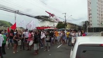 Estudantes e integrantes de movimentos sociais fazem protesto contra o aumento da tarifa dos ônibus em Vitória