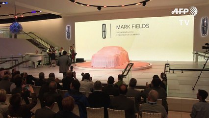 Lincoln launches flagship Continental, Nissan new truck concept