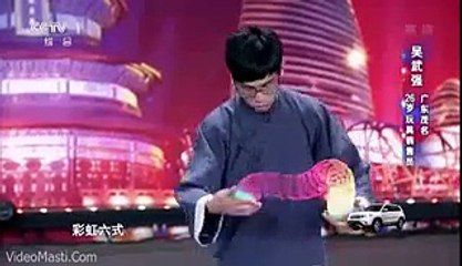 Chinese Boy Wows Audience With Slinky Kung-Fu(appslion.blogspot.com)