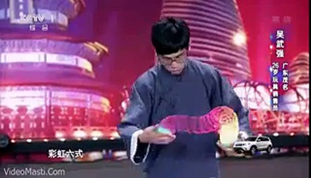 Chinese Boy Wows Audience With Slinky Kung-Fu(appslion.blogspot.com)