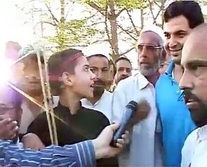 A Man Abusing Zardari And Nawaz. Mushtaq Minhas smiling shamelessly
