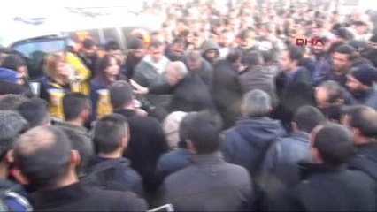 Yüksekova'da Toma'nın Çarptığı Yaya Ölünce Olaylar Çıktı