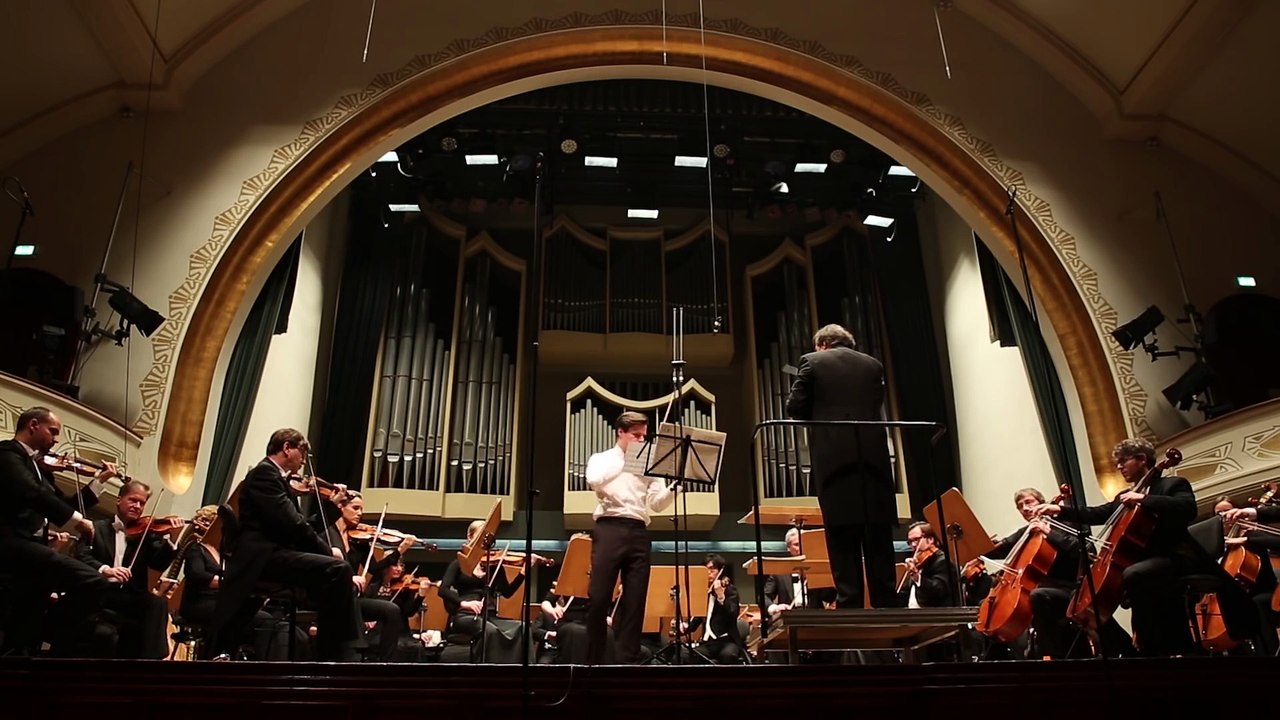 Ce violoniste casse une corde et échange son violon avec son voisin!! Maximilian Simon - Jenaer Philharmonie