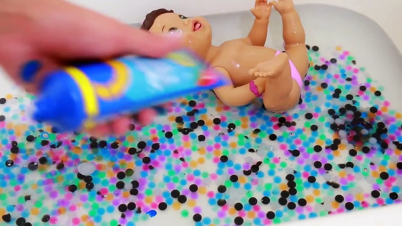 Baby Alive MESSY BABY Surprise Bath Tub Orbeez Pool Finger PAINT FIGHT Crayola Fun