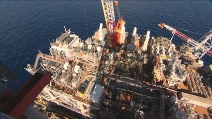 Nafta vazhdon të bjerë, por jo në Shqipëri - Top Channel Albania - News - Lajme