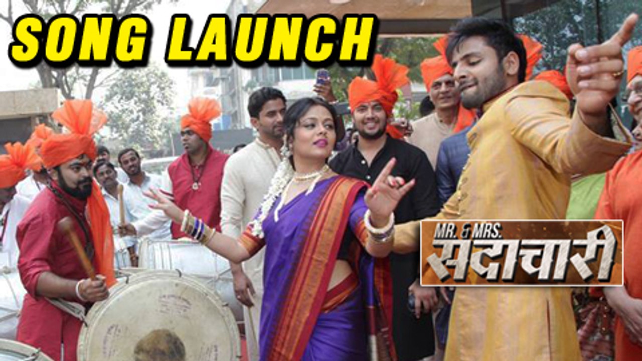 (video) Mr & Mrs Sadachari's Grand Entry with Dhol Tashe | Vaibhav Tatwawadi | Prarthana Behere