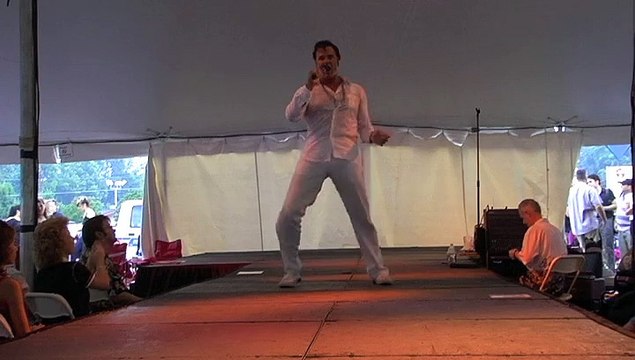 Casper Slee sings 'Jailhouse Rock' Elvis Week 2008